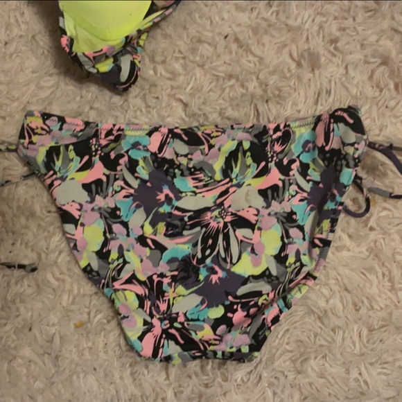 Victoria’s Secret Bikini! (M) - Picture 6 of 6